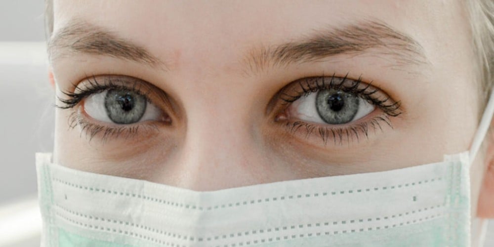 Woman wearing a mask to mitigate COVID-19 risks